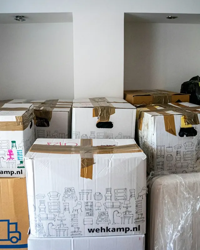 Sure Shift packers carefully wrapping household items